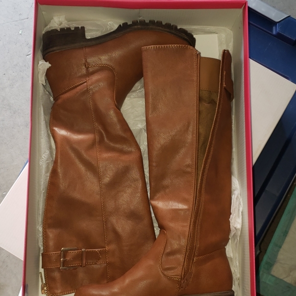 Boots - Picture 4 of 5